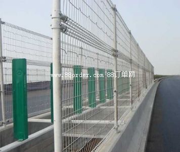 供應(yīng)現(xiàn)貨500套框架護(hù)欄網(wǎng)