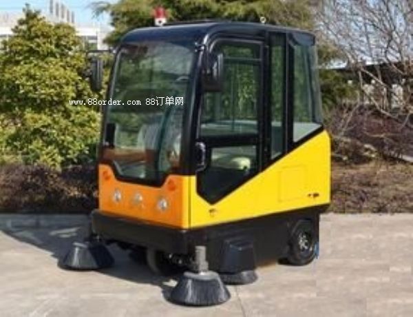 全封閉駕駛式掃地車