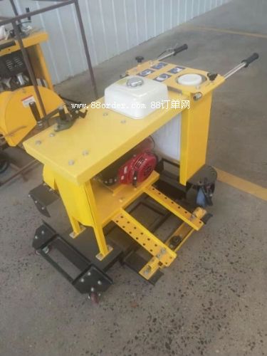 14、手推井蓋切割機使用方法