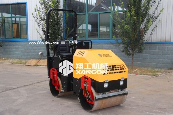 2噸全液壓壓路機雙驅(qū)單振進口液壓油泵