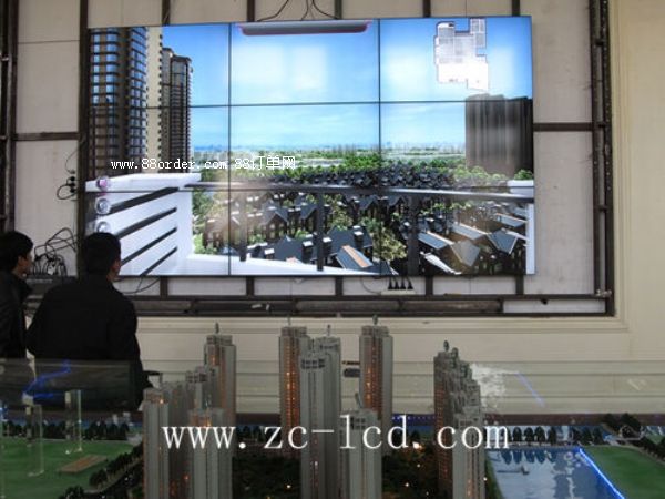 ���خa(ch��n)ɳ�P(p��n)չʾҺ��ƴ�ӑ�(y��ng)�÷���